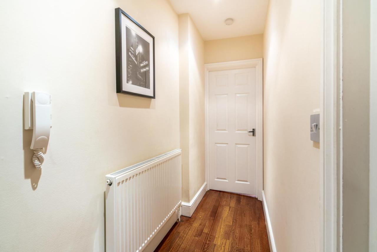 One Bedroom Flat In Bush Hill Park Enfield Esterno foto