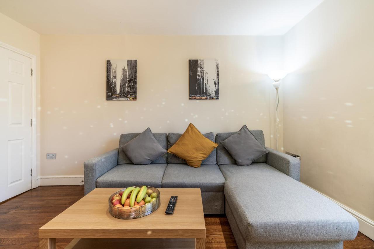 One Bedroom Flat In Bush Hill Park Enfield Esterno foto