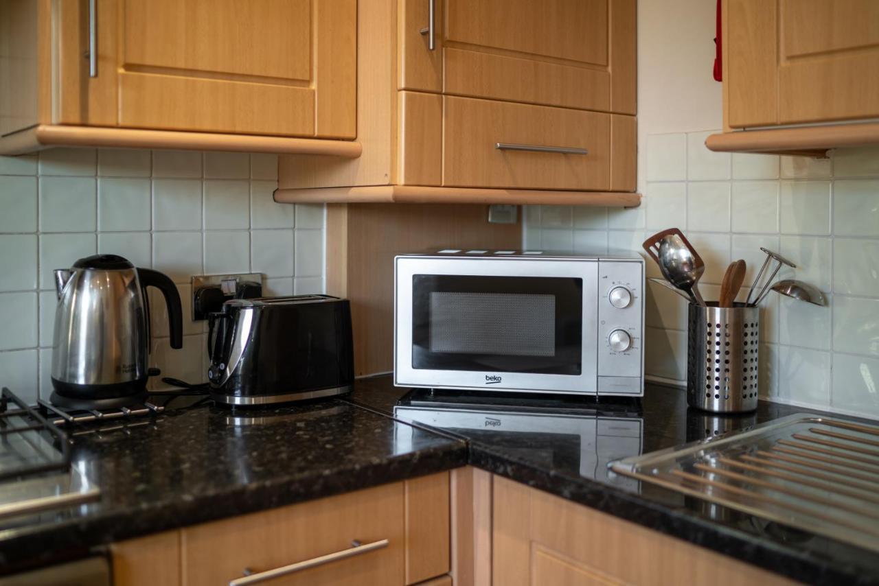 One Bedroom Flat In Bush Hill Park Enfield Esterno foto