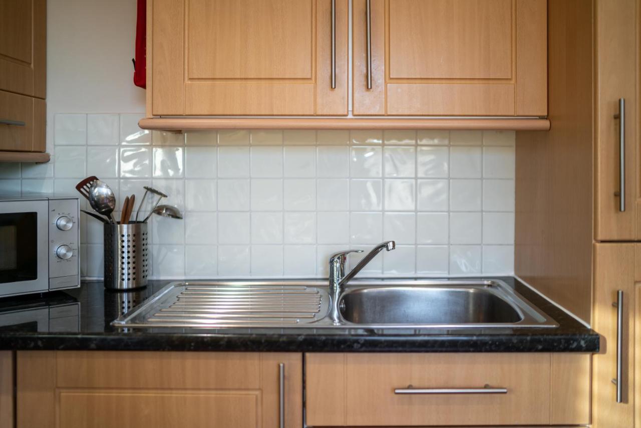 One Bedroom Flat In Bush Hill Park Enfield Esterno foto