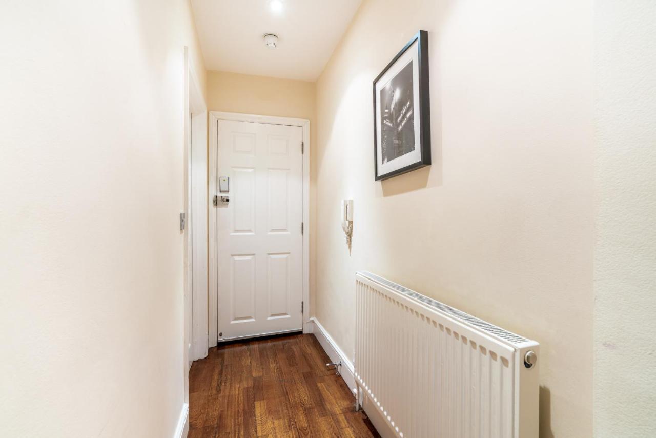 One Bedroom Flat In Bush Hill Park Enfield Esterno foto
